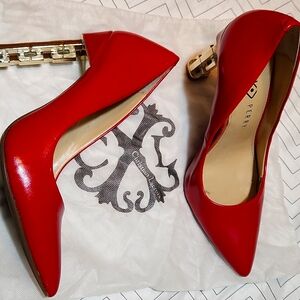 size 10 red pumps